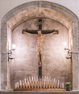 Il crocifisso miracoloso in Chiesa